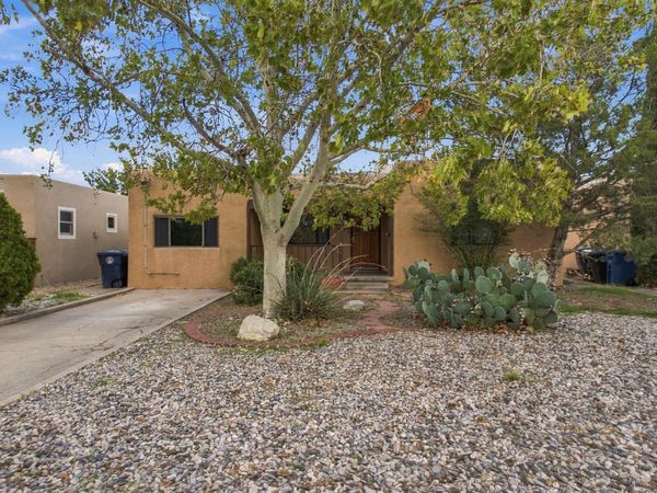 218 Quincy Street NE, Albuquerque, NM 87108