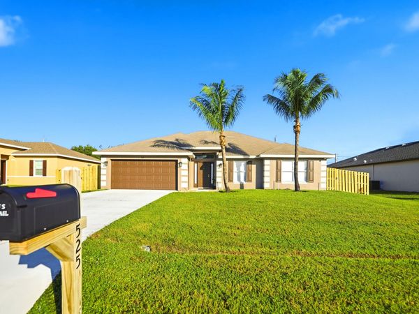 525 SW HALDEN Avenue, Port St. Lucie, FL 34953