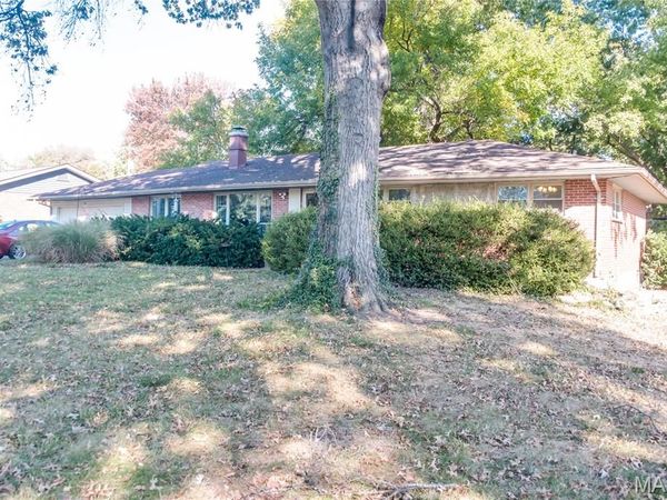 718 Villa Capri Court , Olivette, MO 63132