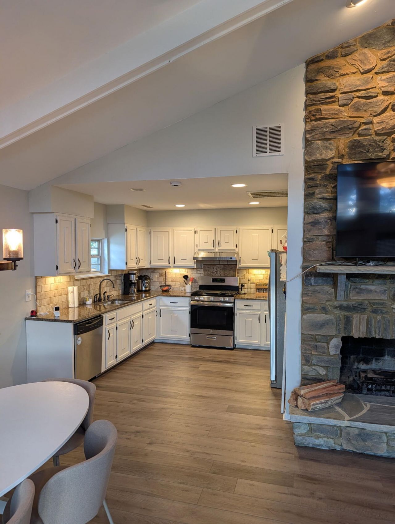 405 Rockbridge Road Photo 5