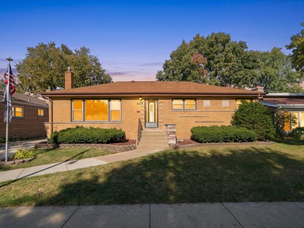 2818 W 101st Street, Evergreen Park, IL 60805