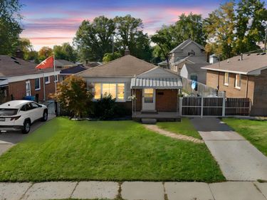 8345 Robindale Avenue , Dearborn Heights, Mi 48127