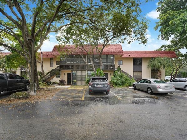 830 NE 199th St , Unit 201A, Miami, FL 33179