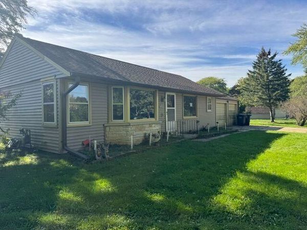 S90W22635 Loretto Ln, Big Bend, WI 53103