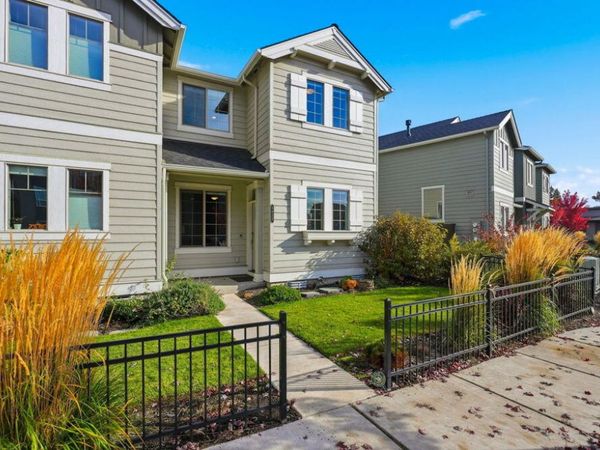 4620 SW 37th Street, Redmond, OR 97756