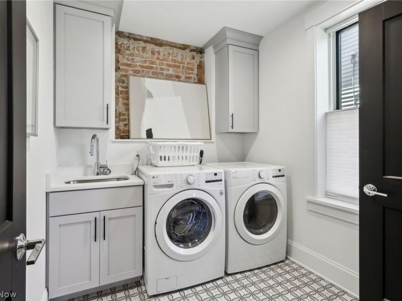 3015 Chatham Avenue, Cleveland, OH 44113 Photo 17