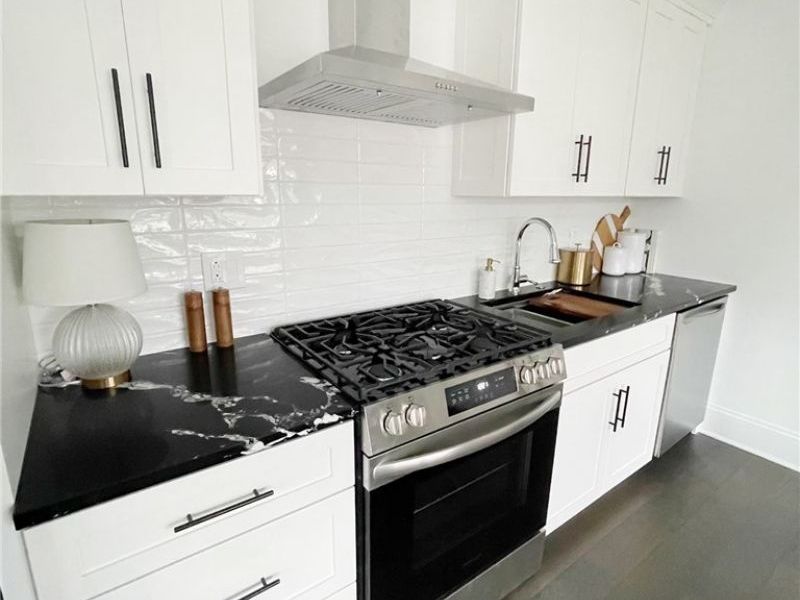 3015 Chatham Avenue, Cleveland, OH 44113 Photo 36