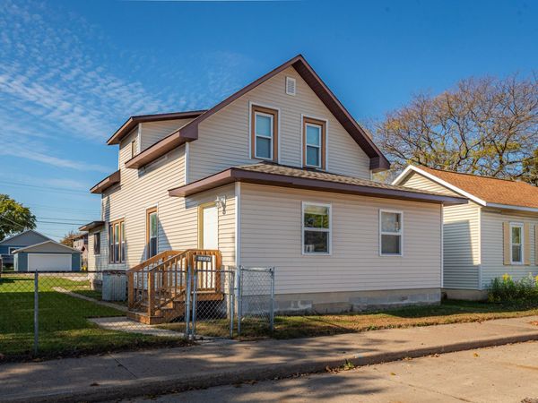 1227 George St, La Crosse, WI 54603