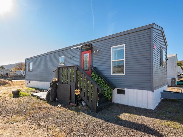 812 S Pacific Highway, Unit 13, Talent, OR 97540