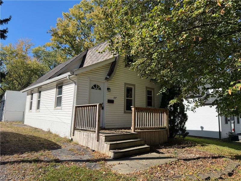227 N East Street, Medina, OH 44256 Photo 1