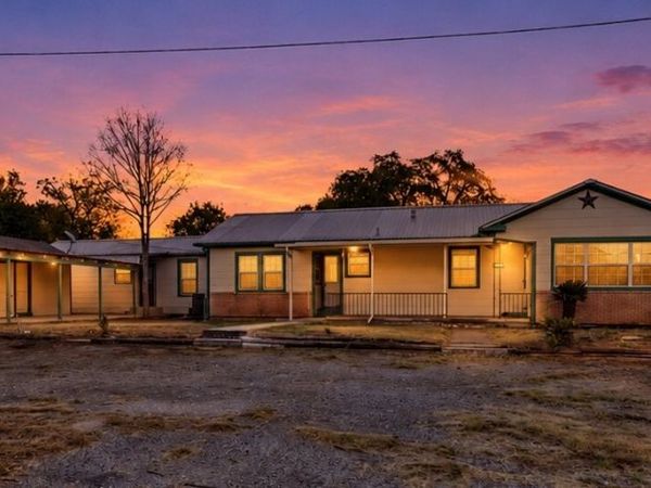 504 N WALNUT ST, Pearsall, TX 78061