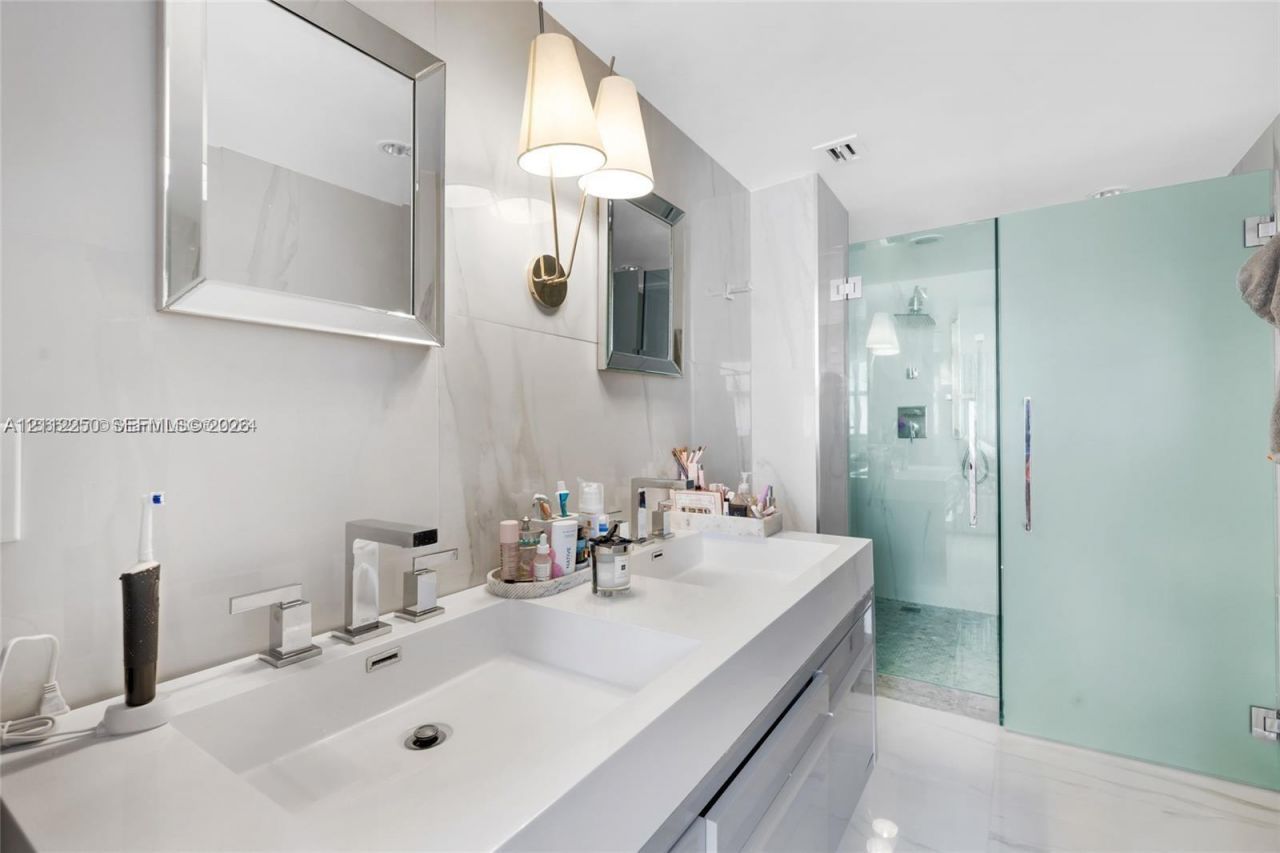 5838 Collins Ave , Unit 2F, Miami Beach, FL 33140 Photo