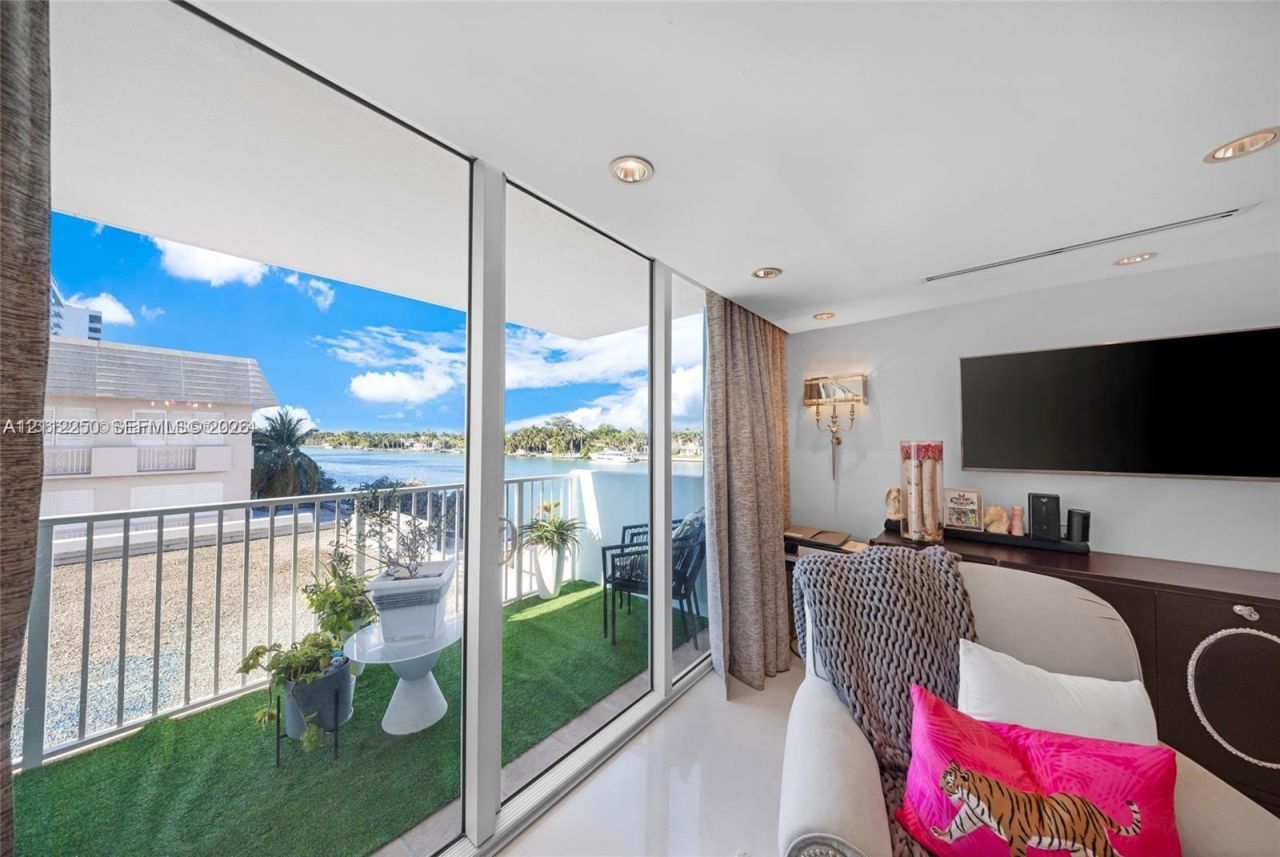 5838 Collins Ave , Unit 2F, Miami Beach, FL 33140 Photo