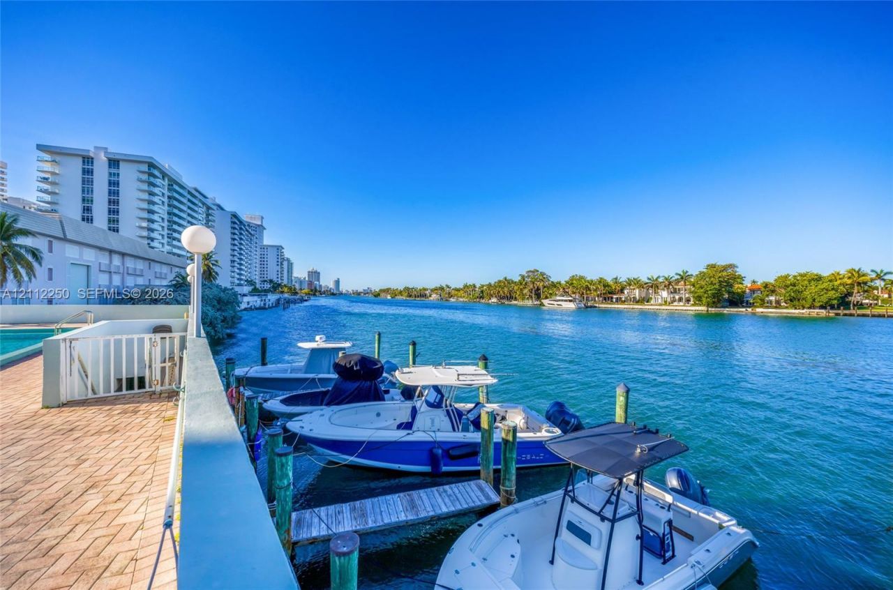 5838 Collins Ave , Unit 2F, Miami Beach, FL 33140 Photo