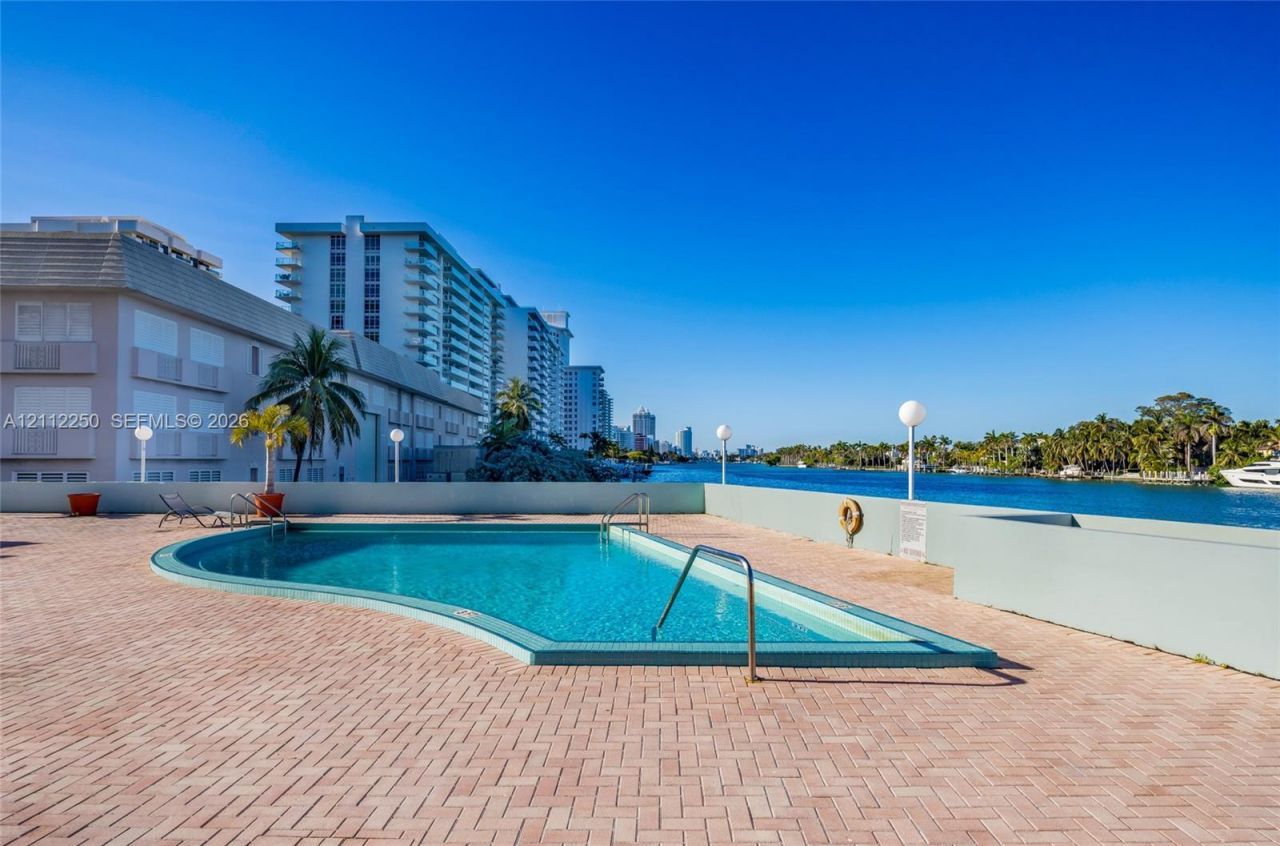 5838 Collins Ave , Unit 2F, Miami Beach, FL 33140 Photo