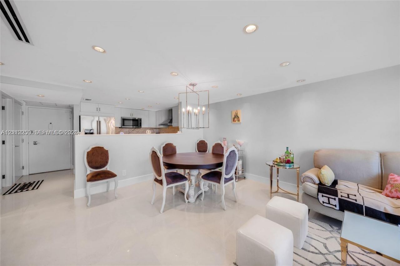 5838 Collins Ave , Unit 2F, Miami Beach, FL 33140 Photo