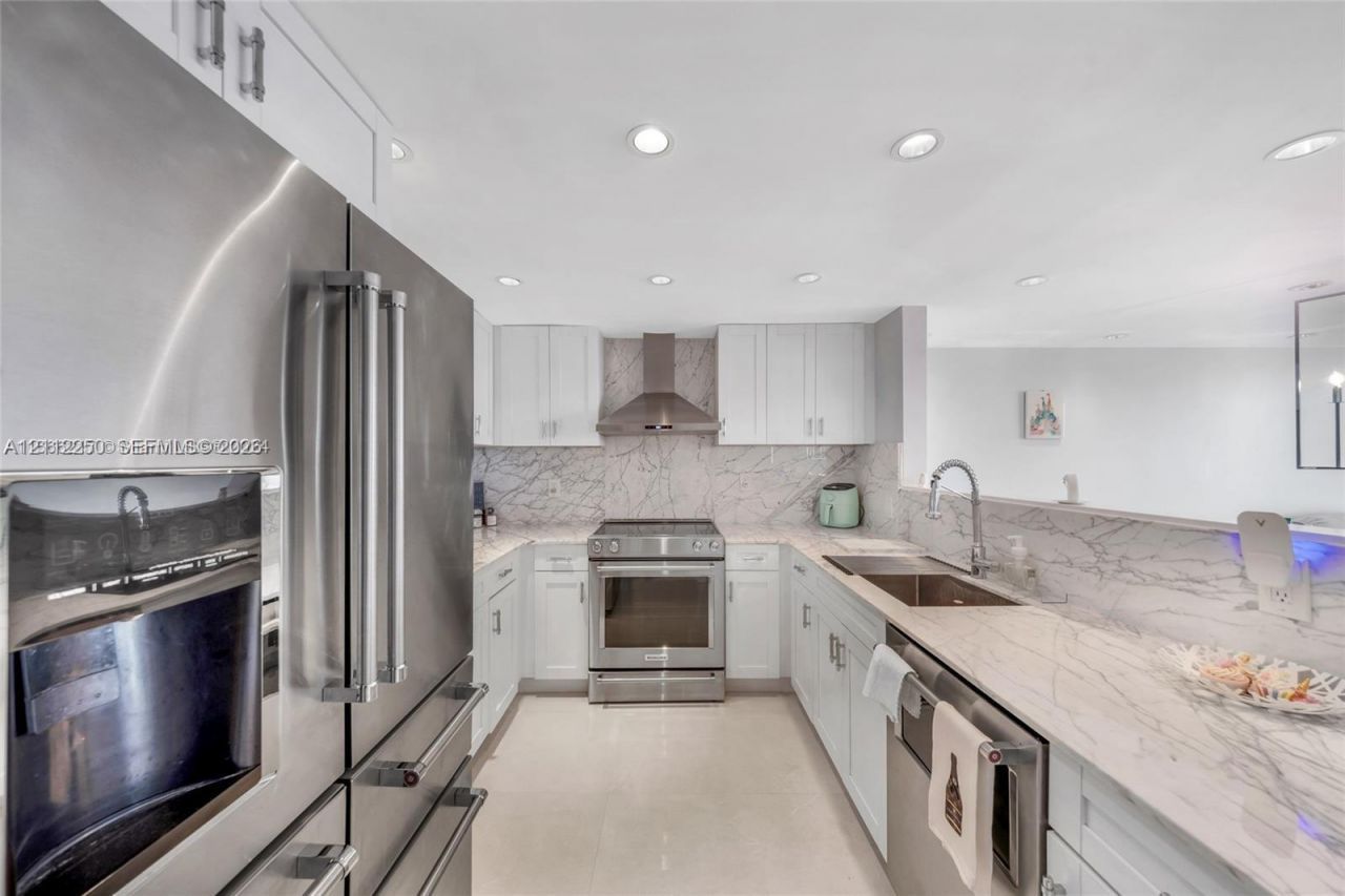 5838 Collins Ave , Unit 2F, Miami Beach, FL 33140 Photo