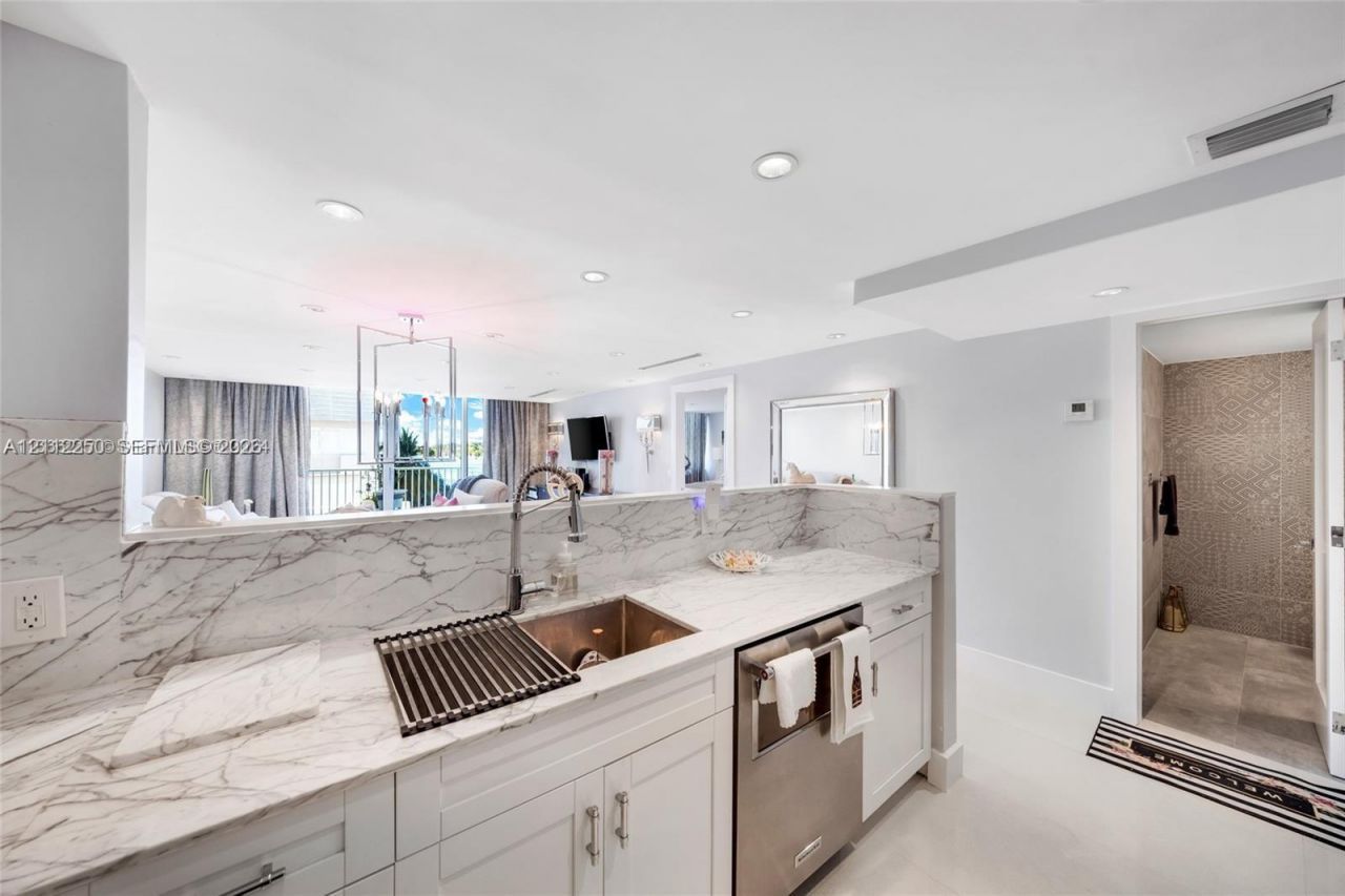 5838 Collins Ave , Unit 2F, Miami Beach, FL 33140 Photo