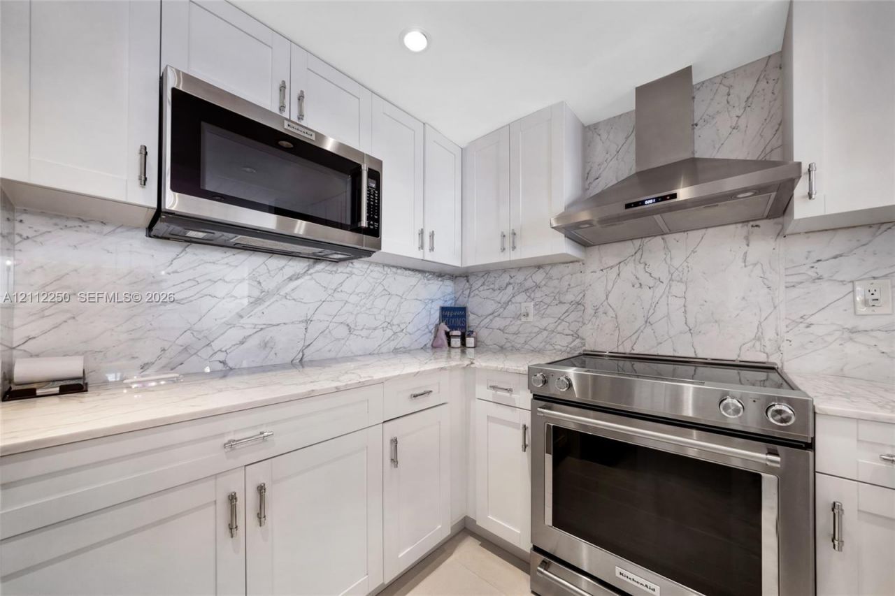 5838 Collins Ave , Unit 2F, Miami Beach, FL 33140 Photo