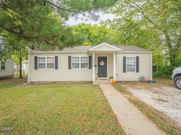 611 S Forest Avenue , Joplin, MO 64801