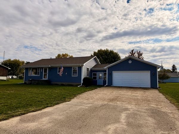 407 W Santee Street , Sublette, IL 61367