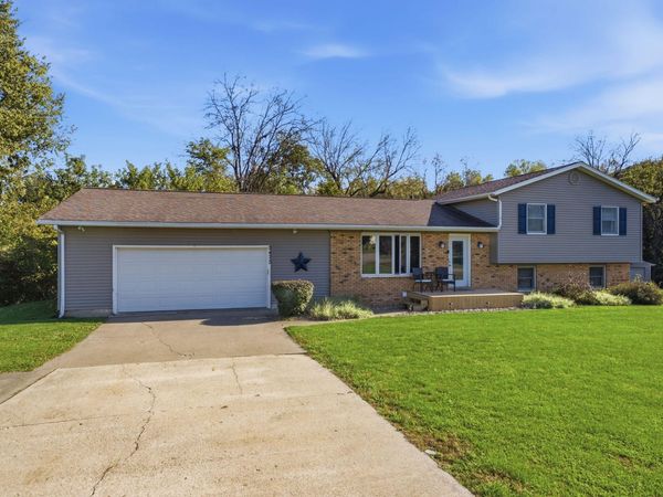 2473 PHEASANT RUN, Muscatine, IA 52761