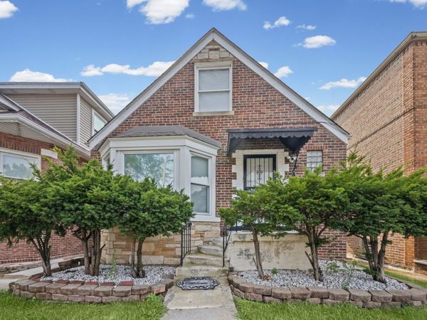 8340 S Yates Boulevard , Chicago, IL 60617