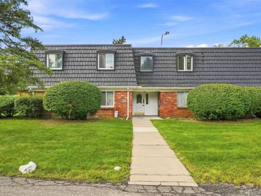 1836 Colonial Village Way , Waterford Township, Mi 48328