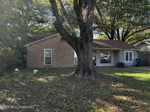 8229 Pinebrook Drive, Southaven, MS 38671