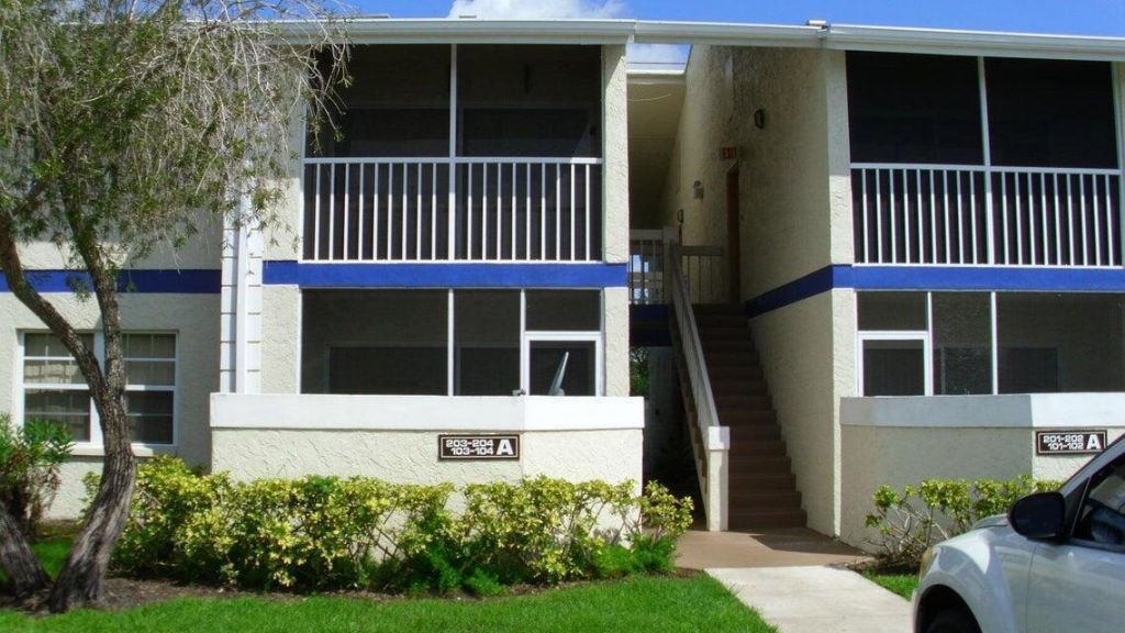 1500 SE Royal Green Circle, Unit 204, Port Saint Lucie, FL 34952 Photo