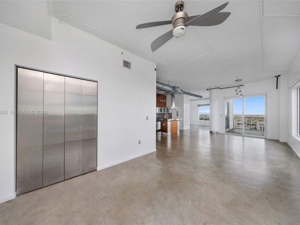 10 SW South River Dr , Unit PHI15, Miami, FL 33130