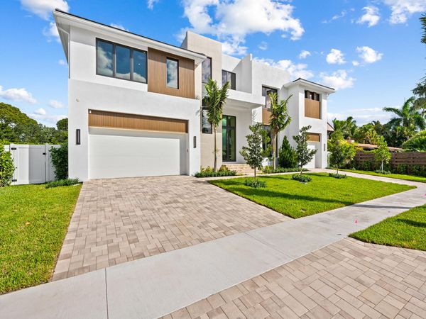 2737 NE 18th Street, Fort Lauderdale, FL 33305