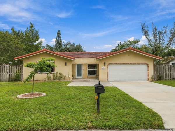 9041 NW 27TH Place, Coral Springs, FL 33065