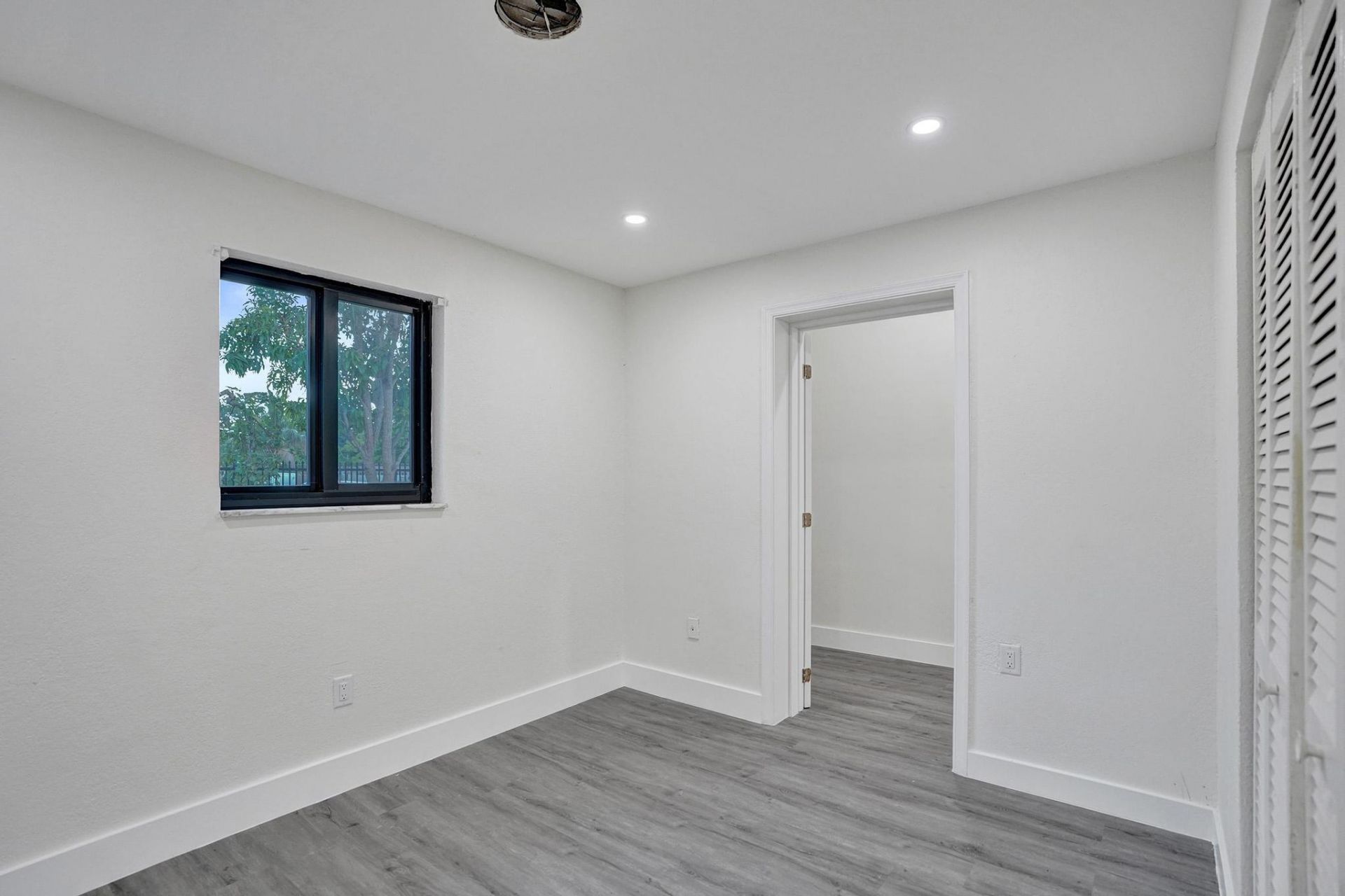 393 Cypress Avenue, West Palm Beach, FL 33415 Photo