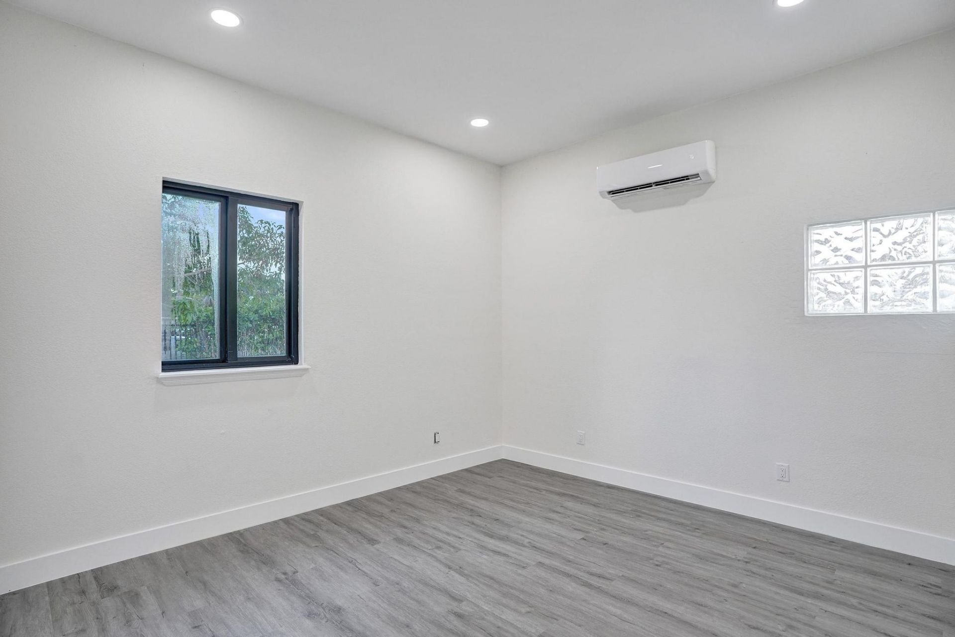 393 Cypress Avenue, West Palm Beach, FL 33415 Photo