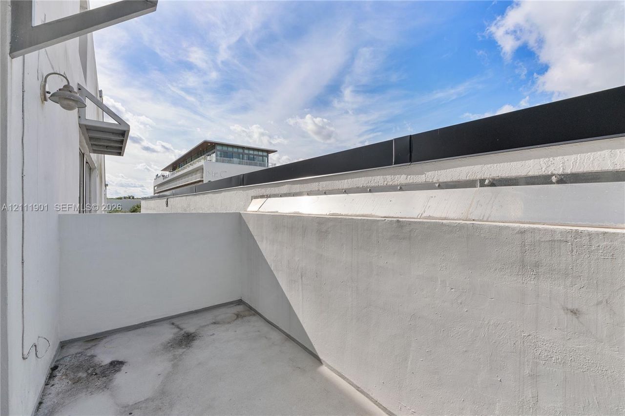 2977 Mcfarlane Rd , Unit 9, Miami, FL 33133 Photo
