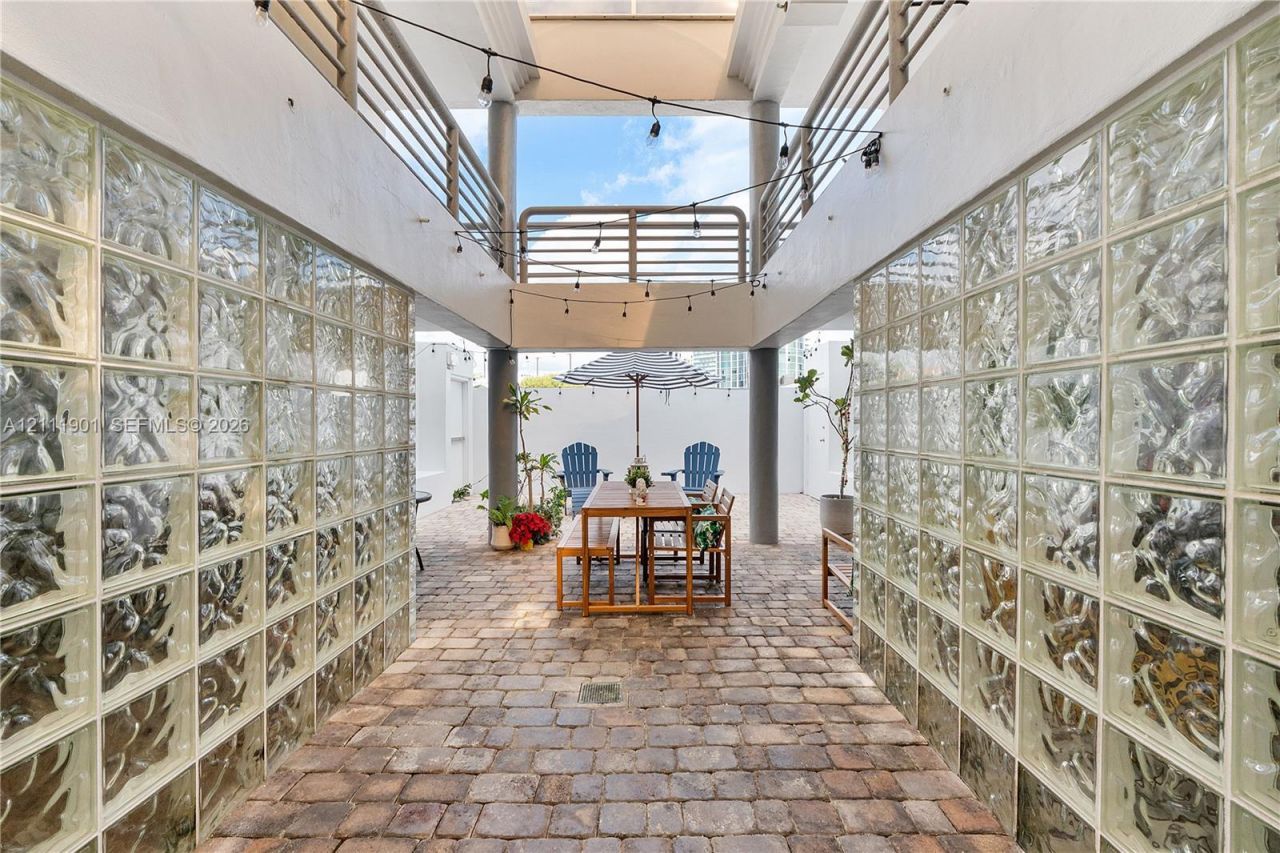 2977 Mcfarlane Rd , Unit 9, Miami, FL 33133 Photo