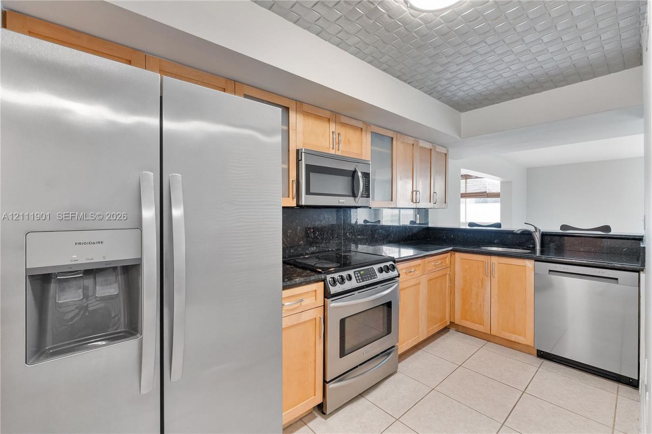 2977 Mcfarlane Rd , Unit 9, Miami, FL 33133 Photo
