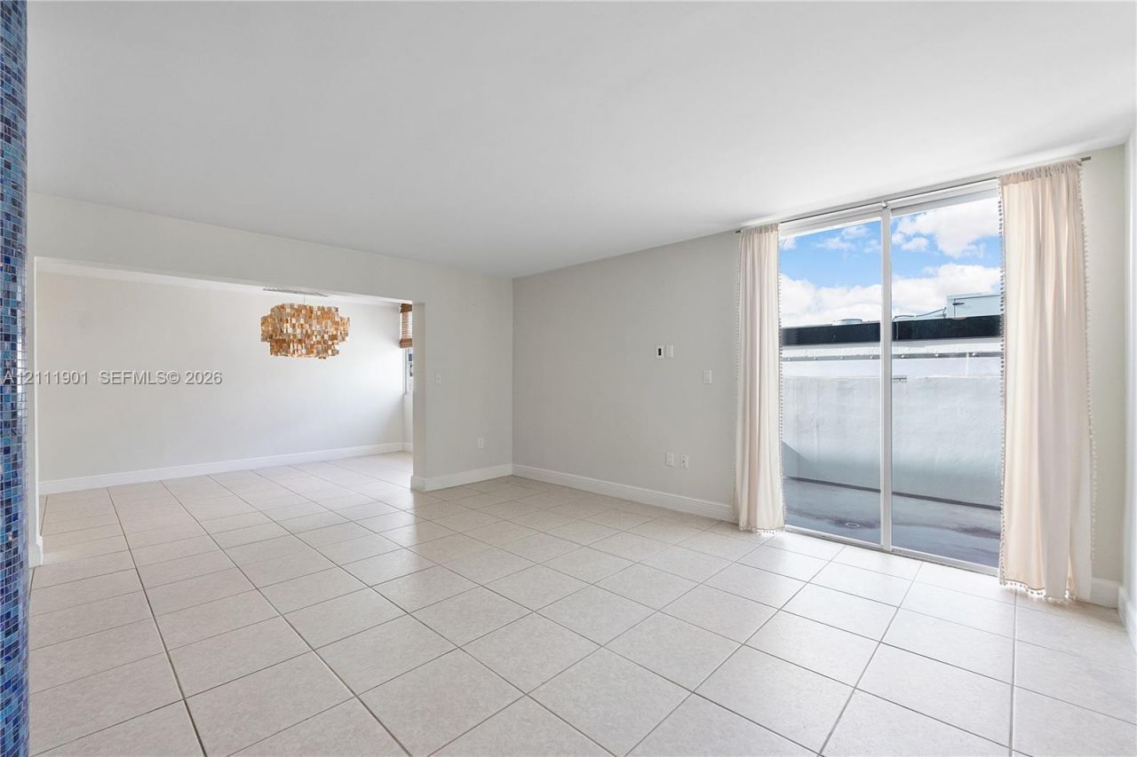 2977 Mcfarlane Rd , Unit 9, Miami, FL 33133 Photo
