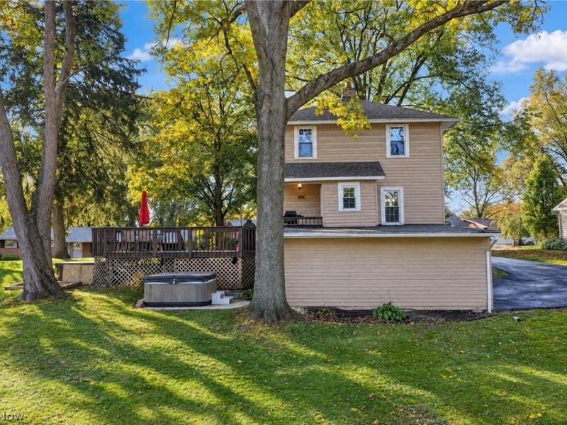 814 Thomas Circle NE, Massillon, OH 44646 Photo 2