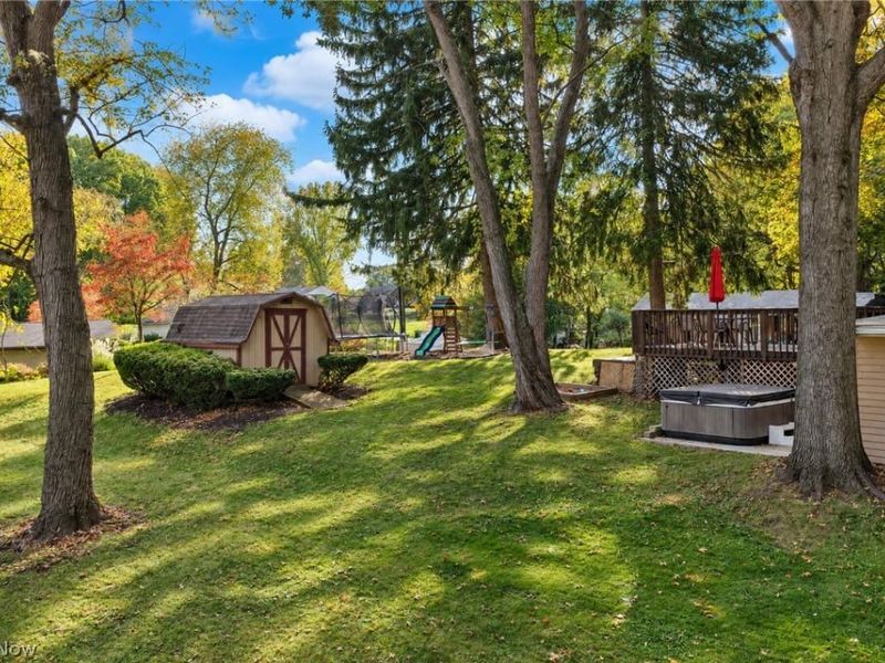 814 Thomas Circle NE, Massillon, OH 44646 Photo 3