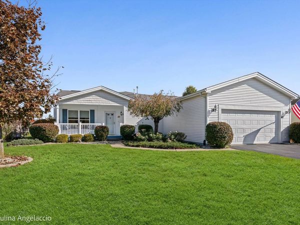 19 Rocking Horse Lane , Grayslake, IL 60030