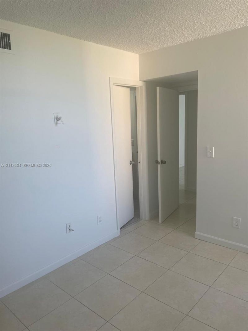 2020 NE 135th St , Unit 910, North Miami, FL 33181 Photo