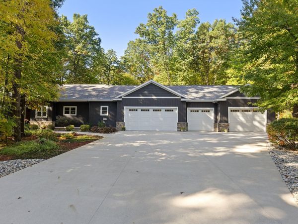 11205 Discovery Woods Drive, Greenville, MI 48838