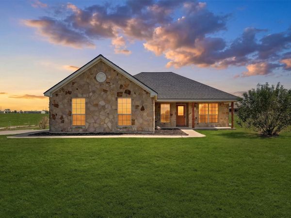 8375 Shaw RD , Rogers, TX 76569