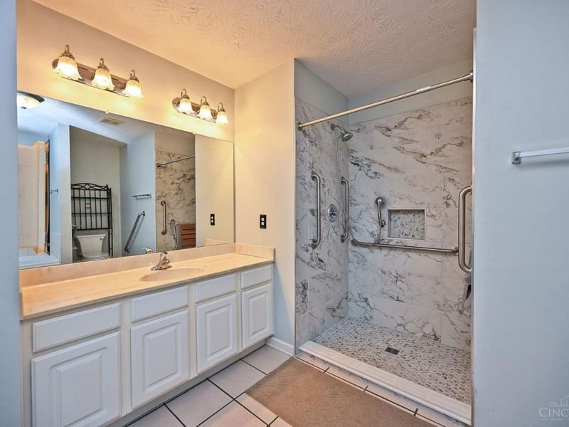 1232 Lisa Renee Drive, Hamilton, OH 45013 Photo 26