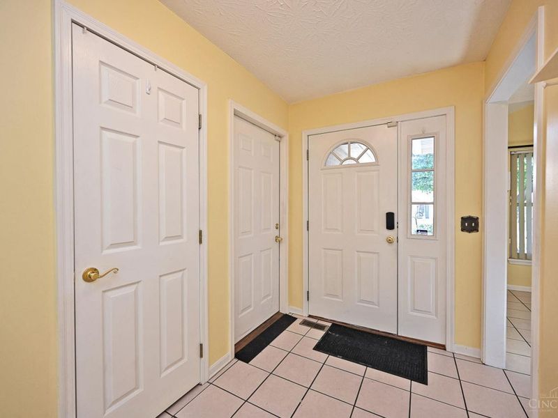 1232 Lisa Renee Drive, Hamilton, OH 45013 Photo 6