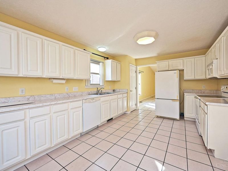 1232 Lisa Renee Drive, Hamilton, OH 45013 Photo 7