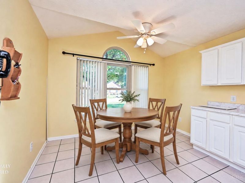 1232 Lisa Renee Drive, Hamilton, OH 45013 Photo 8
