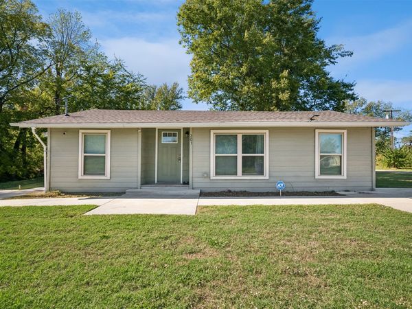 201 S Lincoln Avenue , Wagoner, OK 74467